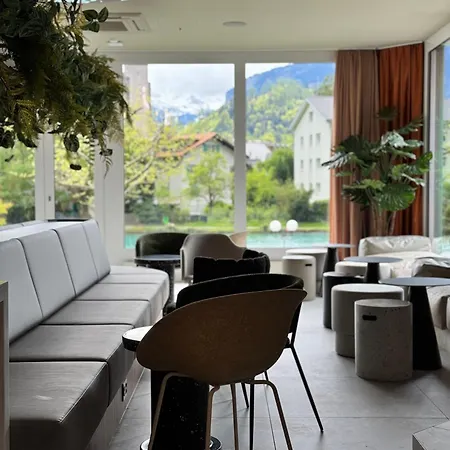 Hop & Hotell 4*