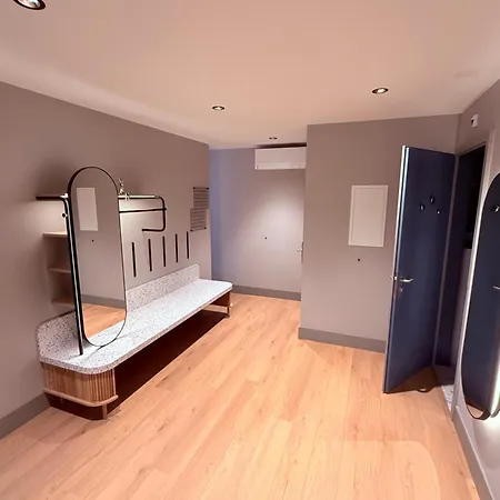 Hotell Hop & 4*