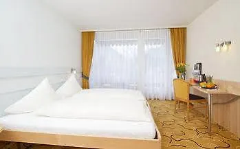 Szálloda Hop & 4*